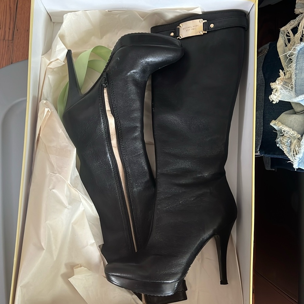 Auth Michael Kors boots